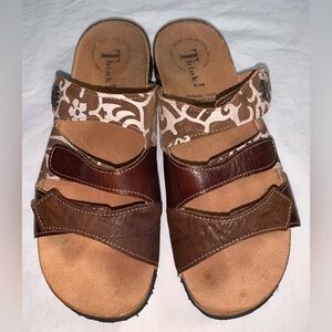 Think! Mizzi Three Strap (velcro) Brown paisley design Sandals fits like 8.5